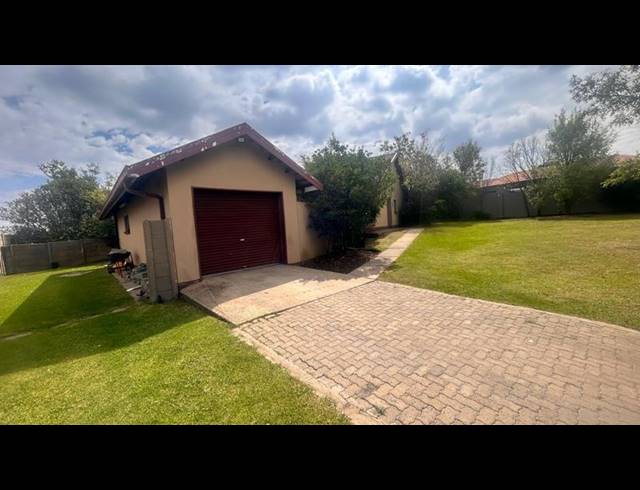 3 BEDROOM HOUSE FOR SALE IN KOSMOSPARK